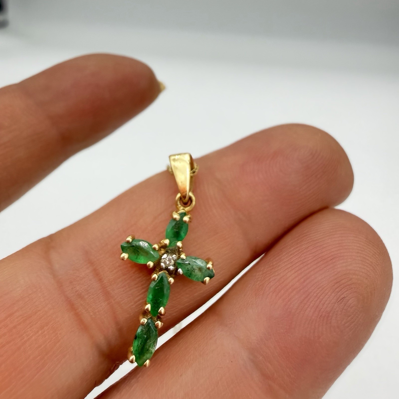 Vtg Cid 14k Gold Natural Emerald Cross Necklace White Sapphire Center